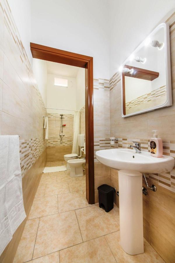 Villa Silvia Luxury Residence 塔维亚诺 外观 照片